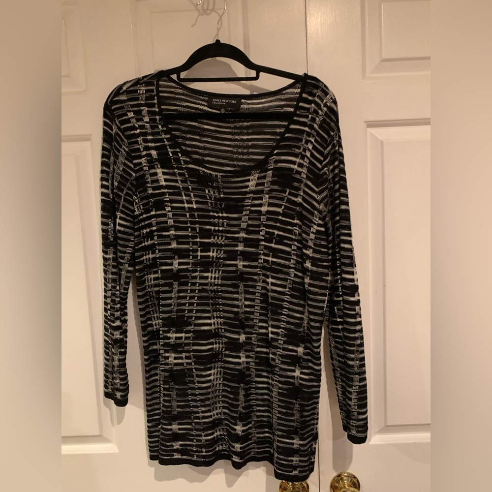 Light black and white sweater